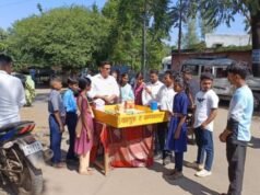 ‘वाहतूक नियमांची जनजागृती’ — पीएम श्री जि.प. उच्च प्राथमिक केंद्र शाळा, जुने धडगांव यांचा प्रशंसनीय उपक्रम