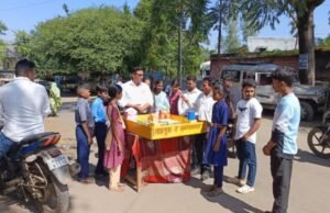 ‘वाहतूक नियमांची जनजागृती’ — पीएम श्री जि.प. उच्च प्राथमिक केंद्र शाळा, जुने धडगांव यांचा प्रशंसनीय उपक्रम