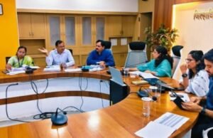 महसूल विभागाच्या आढावा बैठकीत जिल्हाधिकारी डॉ. मित्ताली सेठी यांचे स्पष्ट निर्देश — “कार्यक्षम, पारदर्शक व नागरिकाभिमुख प्रशासन हेच आपले ध्येय”