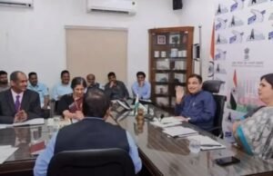 विदर्भ-मराठवाड्यात दुग्धविकास प्रकल्पाचा दुसरा टप्पा शेतकऱ्यांना सक्षम करण्यावर भर केंद्रीय मंत्री नितिन गडकरी आणि पशुसंवर्धन मंत्री पंकजा मुंडे यांच्यात नवी दिल्लीत बैठक