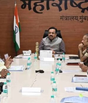 भारतरत्न डॉ. बाबासाहेबआंबेडकर यांच्या महापरिनिर्वाण दिनानिमित्त दरवर्षी लाखो अनुयायी मुंबईतील दादर येथील चैत्यभूमीवर येतात.