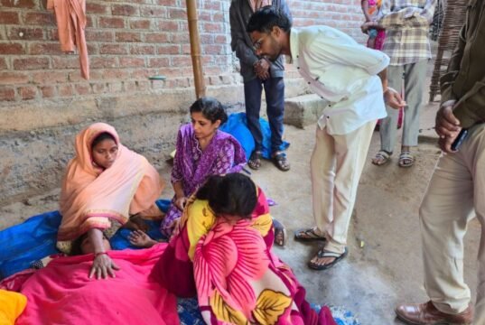 मोलगी-अक्कलकुवा-आमलीबारी घाटातील शाळा बस अपघातस्थळाला जिल्हाधिकारी डॉ. मित्ताली सेठी यांची भेट…