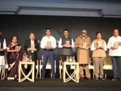 माधव अगस्ती यांची वेशभूषा क्षेत्रातील कारकीर्द प्रेरणादायी – मुख्यमंत्री देवेंद्र फडणवीस
