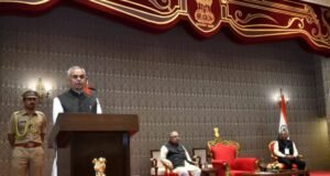 प्रशासकीय अधिकाऱ्यांनी नैसर्गिक शेतीला चालना द्यावी : राज्यपाल आचार्य देवव्रत