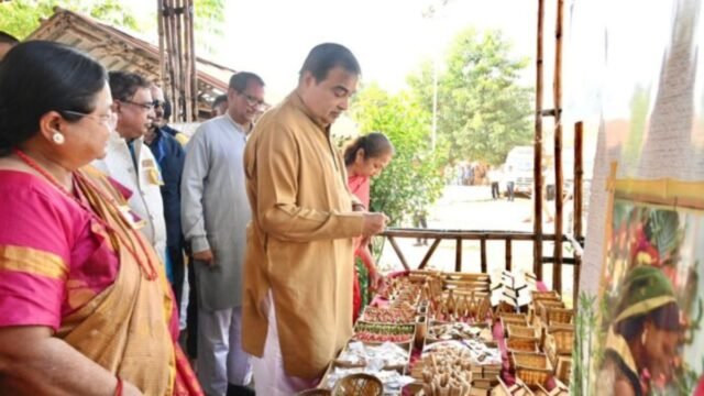 Union Minister Nitin Gadkari to set up saree manufacturing industry in Kotha