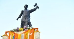 मुख्य सचिव राजेश कुमार यांच्याकडून संयुक्त महाराष्ट्र लढ्यातील हुतात्म्यांना अभिवादन