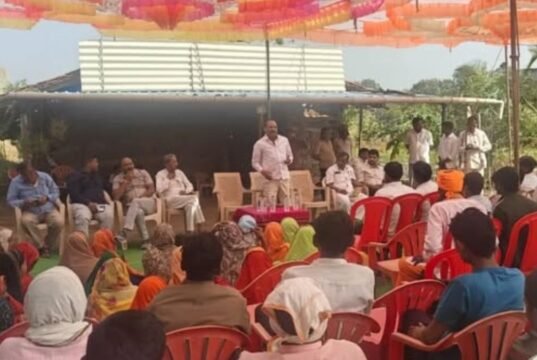 धडगाव जि. नंदुरबार येथे शिवसेना पक्षाचे विधानसभा प्रमुख माननीय विजय सिंग दादा पराडके यांच्या नेतृत्वाखाली बैठक घेण्यात आली.