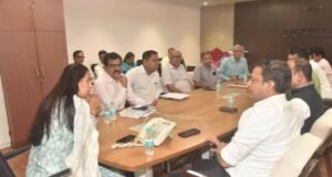 राज्याच्या विकासात महिलांचा सहभाग अत्यंत महत्त्वाचा आहे.