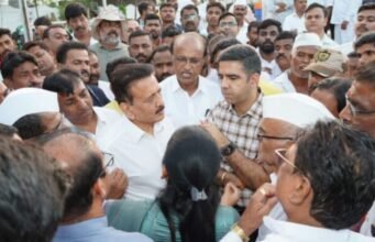 जलसंपदा मंत्री गिरीश महाजन यांच्याकडून नाशिक – त्र्यंबकेश्वर रस्त्याची पाहणी