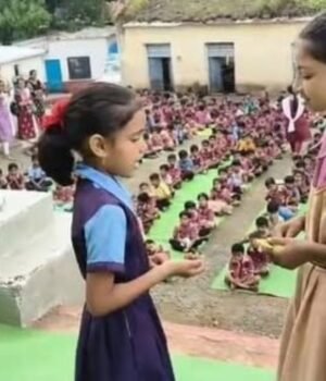‘चला अभिव्यक्त होऊया’ उपक्रमातून विद्यार्थ्यांचा आत्मविश्वास वाढविण्याचा प्रयत्न