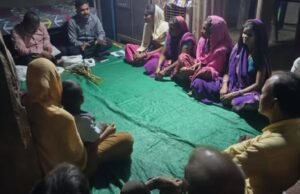 श्री राठोड सर कृषी विज्ञान केंद्र नंदुरबार यांनी शेतकऱ्यांना चारा बियाणे लागवडीचे प्रात्यक्षिक चारा पिकाचे फायदे याविषयी सविस्तर माहिती दिली