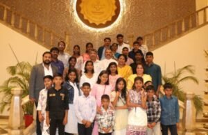 मायेची ऊब हरवलेल्या चिमुकल्यांना दिल्लीच्या सहलीची अनोखी भेट !