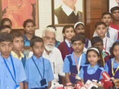 नाशिक येथील जिल्हा परिषद, महानगरपालिका खासगी शाळेच्या विविध ५० विद्यार्थ्यांच्या उपस्थितीत मंत्रालयात शालेय शिक्षण मंत्री दादाजी भुसे यांनी पदभार स्वीकारला.