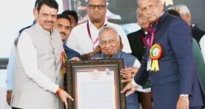 भारताचे पहिले कृषिमंत्री, शिक्षणमहर्षी डॉ. पंजाबरावदेशमुख यांच्या जयंतीनिमित्त मुख्यमंत्री देवेंद्र फडणवीस यांना श्री शिवाजी शिक्षण संस्था