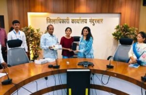 महाज्योतीमार्फत स्पर्धा परीक्षार्थींना डिजिटल बळकटी JEE / NEET / MHT-CET विद्यार्थ्यांना टॅबलेट्सचे वाटप