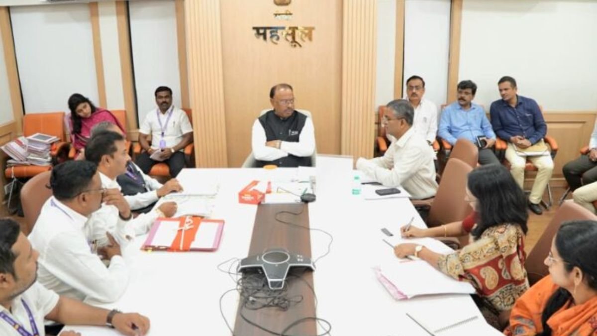 Will consider the demands of the Land Records Department employees positively – Revenue Minister Chandrashekhar Bawankule