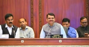 पुण्यातील पुरंदर विमानतळ प्रकल्पाच्या बाधित सात गावातील ग्रामस्थांशी मुख्यमंत्री देवेंद्र फडणवीस यांनी आज सह्याद्री अतिथीगृह येथे संवाद साधला.