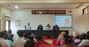 पेसा दिवसाच्या पार्श्वभूमीवर अक्कलकुवा येथे पेसा मोबीलायझर व सामूहिक वनहक्क समित्यांचे प्रशिक्षण