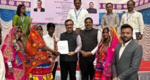 अधिकाऱ्यांनी नागरिकांच्या अडचणी सोडविण्यासाठी प्रयत्न करावा – विभागीय आयुक्त डॉ. चंद्रकांत पुलकुंडवार