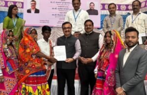 अधिकाऱ्यांनी नागरिकांच्या अडचणी सोडविण्यासाठी प्रयत्न करावा – विभागीय आयुक्त डॉ. चंद्रकांत पुलकुंडवार