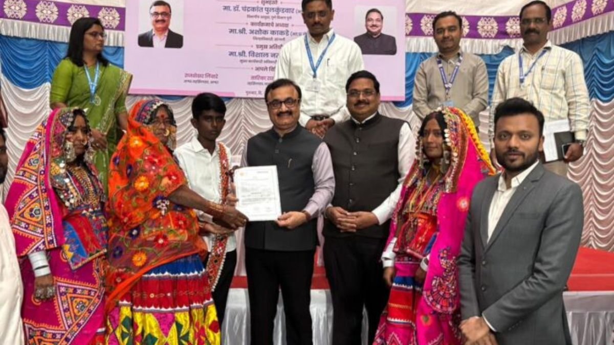 officials-should-try-to-solve-the-problems-of-citizens-divisional-commissioner-dr-chandrakant-pulkundwar