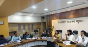 नंदुरबार जिल्ह्यात महसूल कामकाजाला गती — जिल्हाधिकारी डॉ. मित्ताली सेठी यांच्या अध्यक्षतेखाली आढावा बैठक