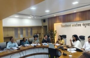 नंदुरबार जिल्ह्यात महसूल कामकाजाला गती — जिल्हाधिकारी डॉ. मित्ताली सेठी यांच्या अध्यक्षतेखाली आढावा बैठक