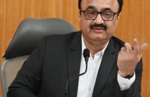 जिल्हा परिषदेच्या विभागप्रमुखांनी पारदर्शकतेने कर्तव्य पार पाडावे – विभागीय आयुक्त डॉ. चंद्रकांत पुलकुंडवार