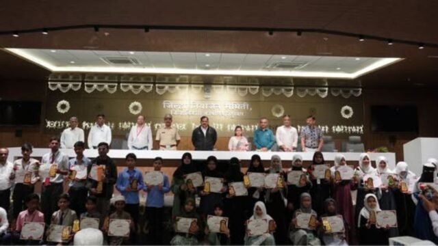 Various competitions and seminars were held in Nandurbar on the occasion of International Minority Rights Day.