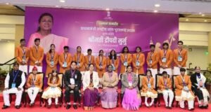 नवी दिल्ली येथे वीरबालदिवस च्या औचित्याने देशभरातील २० मुलांना राष्ट्रपती द्रौपदी मुर्मू यांच्या हस्ते ‘प्रधानमंत्री राष्ट्रीय बाल पुरस्कार २०२५’ने सन्मानित करण्यात आले.