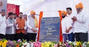 मुख्यमंत्री देवेंद्र फडणवीस यांच्या हस्ते शहरात सुमारे ४३० कोटी रुपयांच्या विविध विकासकामांचे उद्घाटन, भूमिपूजन व लोकार्पण पार पडले.