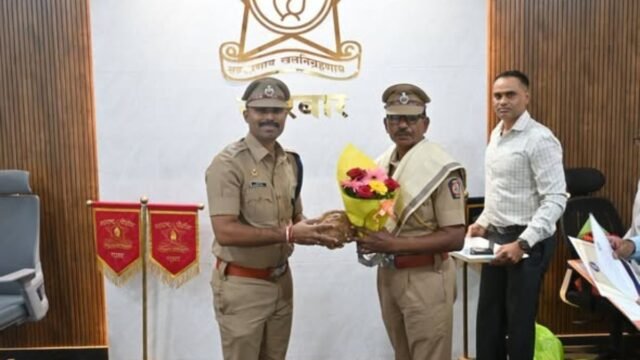 Felicitation | Police officers who retired from the Nandurbar Police Force establishment as per the prescribed age limit