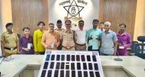 गहाळ झालेले 215 मोबाईल जिल्ह्यातून तसेच जिल्ह्याबाहेरून हस्तगत करून मूळ मालकांना पोलीस अधीक्षक श्री. श्रवण दत्त. एस यांचे हस्ते परत करण्यात आले.