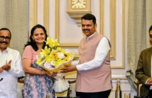 भारतीय प्रशासकीय सेवेतील सेवानिवृत्त अधिकारी वल्सा नायर- सिंग यांना मुख्यमंत्री देवेंद्र फडणवीस यांनी महाराष्ट्र विद्युत नियामक आयोगाच्या अध्यक्षपदाची व गोपनीयतेची शपथ दिली.