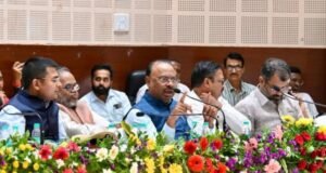 विकास कामे वेळेत करून निधीचे योग्य व्यवस्थापन करा