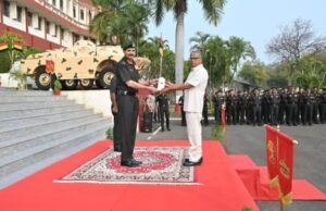 निवृत्तीनंतरही देशसेवेचा वसा ; शहीद जवानांच्या वीरपत्नींना मोहन नातू यांची अनोखी मदत !