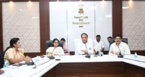 लाभ बंद झालेल्या लाडक्या बहिनींच्या अर्जांची फेरतपासणी करा