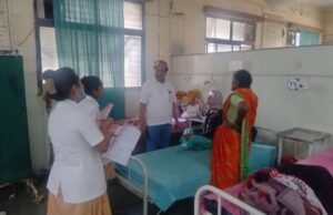 जिल्हा शल्य चिकित्सकांची आर्वी व कारंजा ग्रामीण रुग्णालयाला अचानक भेट