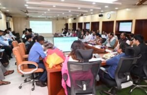 गडचिरोलीचे भविष्य उज्वल; विकास कामांना गती देण्यासाठी यंत्रणांनी ऑनफिल्ड कामावर लक्ष केंद्रीत करावे- मुख्य सचिव राजेश अग्रवाल