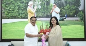 महाराष्ट्रातील नद्यांना प्रदूषणाच्या विळख्यातून मुक्त करण्यासाठी राज्य सरकारने ऐतिहासिक पुढाकार घेत ‘राज्य नदी पुनरुज्जीवन प्राधिकरण’ स्थापन करण्याची महत्त्वपूर्ण संकल्पना मांडली होती.