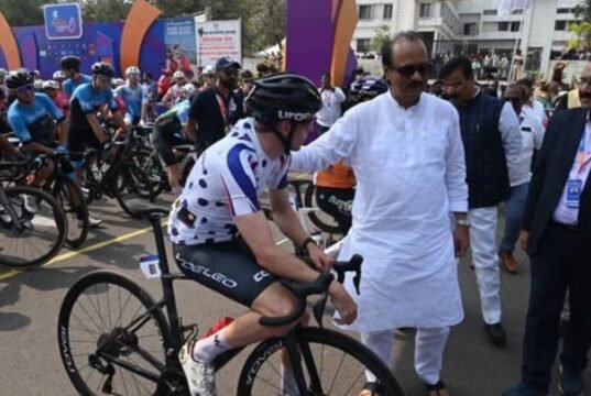 शिवराज्याभिषेकाचे सादरीकरण आणि सासवडकरांच्या उत्स्फूर्त प्रतिसादाने भारलेल्या वातावरणात