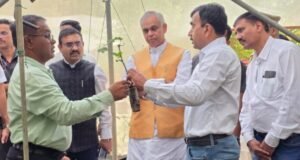 राज्यपाल आचार्य देवव्रत यांची ‘सह्याद्री फार्म’ ला भेट