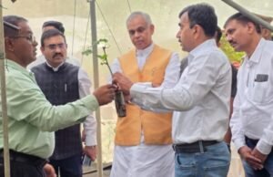 राज्यपाल आचार्य देवव्रत यांची ‘सह्याद्री फार्म’ ला भेट