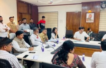 ‘पालकमंत्री आपल्या दारी’ उपक्रमांतर्गत प्राप्त अर्जावर गतीने निपटारा करा – पालकमंत्री शंभूराज देसाई