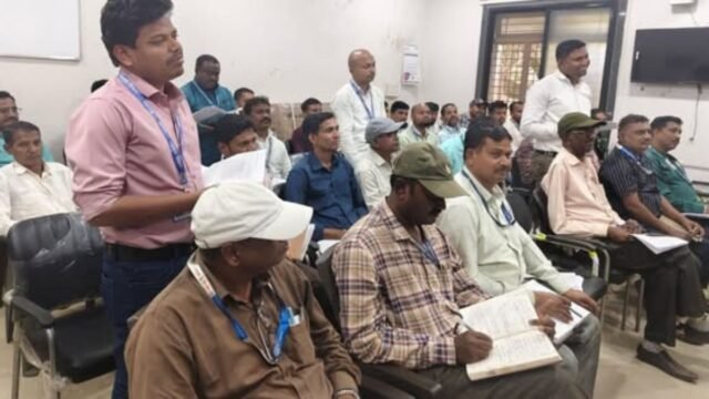 In-depth review of revenue collection, crop inspection and Agristack at Akkalkuwa Tehsil Office