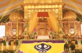 सजा है दरबार, महक रही है फिजाएं