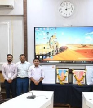 जिल्हाधिकारी कार्यालयात जिजाऊ माँ साहेब, स्वामी विवेकानंद जयंती साजरी
