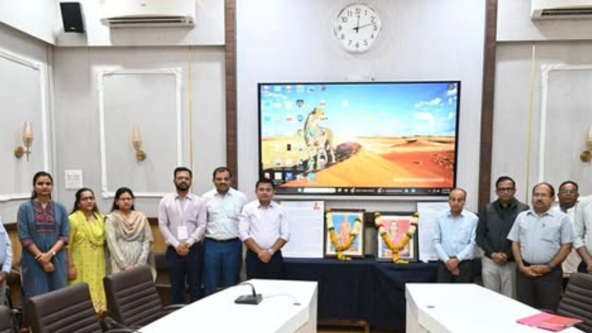 Jijau Maa Saheb, Swami Vivekananda Jayanti celebrated at the District Collector's Office