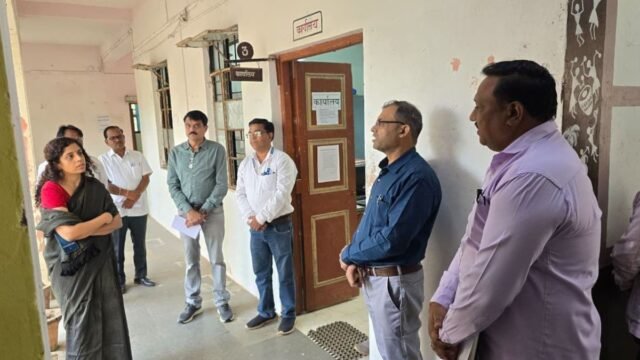 District Collector visits Sant Daga Maharaj Government Industrial Training Institute