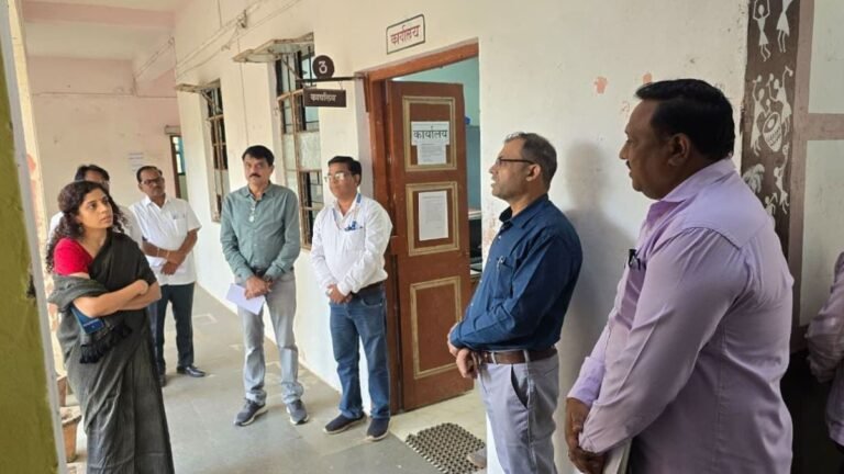 जिल्हाधिकाऱ्यांची संत दगा महाराज शासकीय औद्योगिक प्रशिक्षण संस्थेला भेट